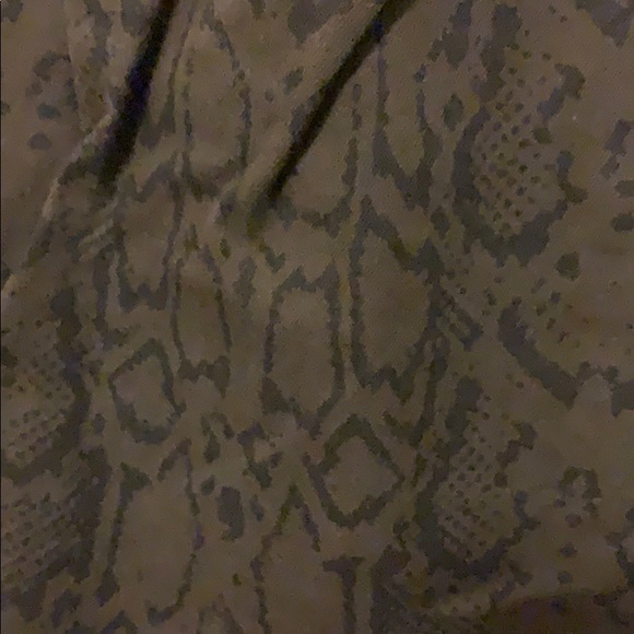 Army green snake skin designed jeggings - Picture 2 of 5